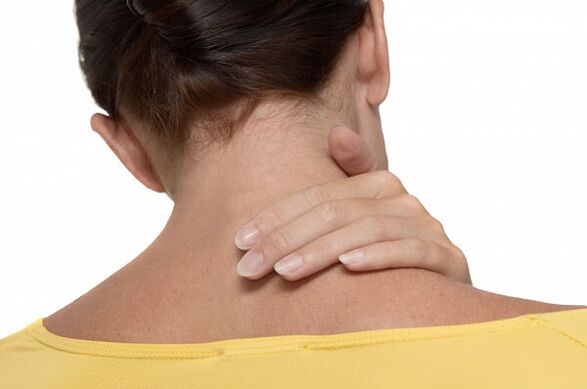 Dolor de cuello como síntoma de osteocondrosis cervical. 