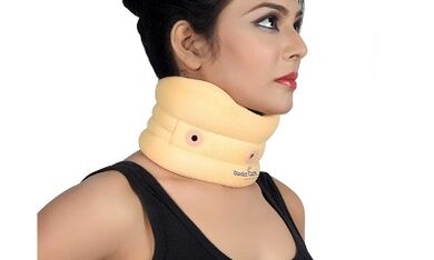 Use un collar con osteocondrosis cervical